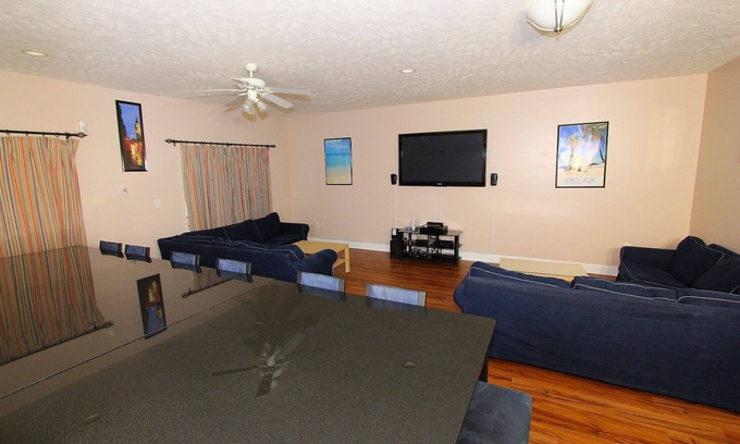 Myrtle Beach Villa | 3100 SqFt Villa with 6 bedrooms, 5 bathrooms in Central Myrtle Beach