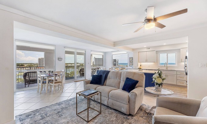 Holiday Isle Condo | 3101 Shoreline Towers Beachfront Rental - Free Beach Setup
