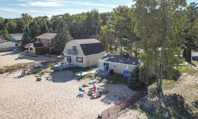 Oscoda House | 311 m² House ∙ 7 bedrooms ∙ 21 guests