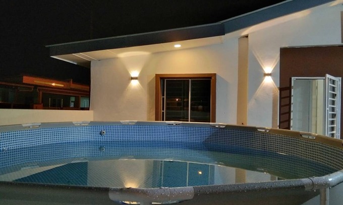 Kampung Semariang House | 315 m² House ∙ 4 bedrooms ∙ 20 guests