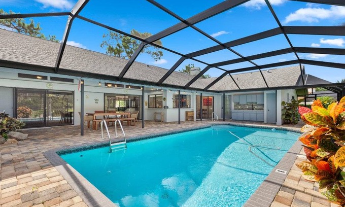 Palm Harbor House | 316 m² House ∙ 3 bedrooms ∙ 6 guests