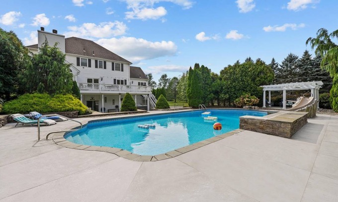 Circleville House | 317 m² House ∙ 4 bedrooms ∙ 8 guests
