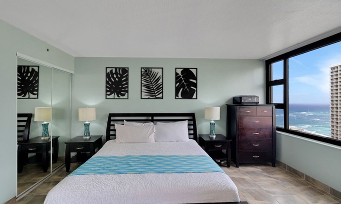 Diamond Head - Kapahulu - St. Louis Condo | 31st-Floor Oceanview Oasis | Steps to Waikiki Beach with Full Kitchen and Free Parking