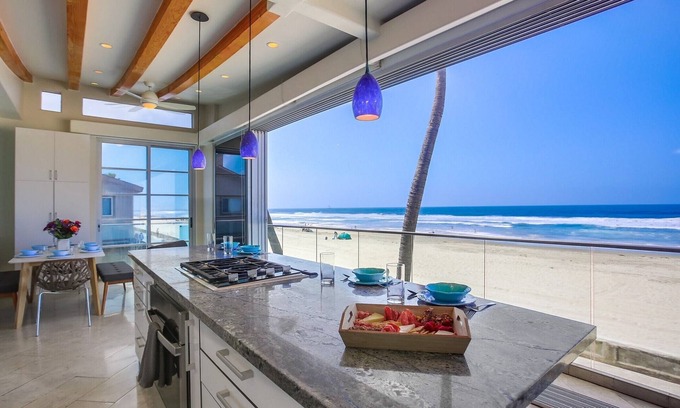Mission Beach Condo | 32' Ocean Views, Rooftop Fire Pit & Modern Beach Living in Mission Beach – Liquid Blue 2