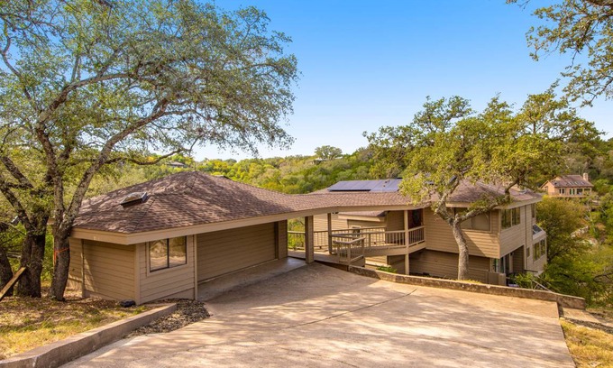 Spicewood House | 320 m² House ∙ 4 bedrooms ∙ 18 guests