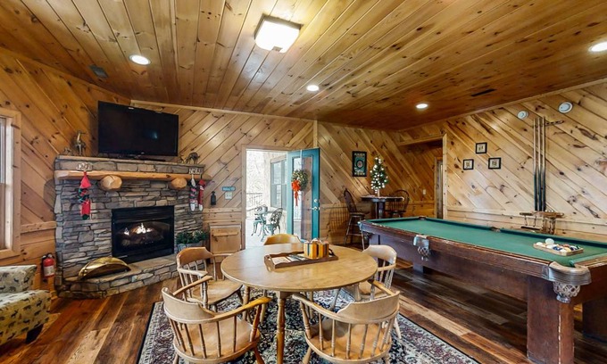 Gatlinburg - Pigeon Forge Cabin | 323 m² Cabin ∙ 5 bedrooms ∙ 14 guests