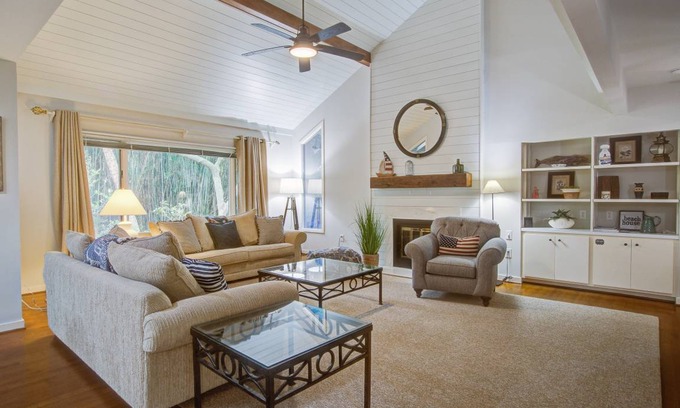 West Beach House | 325 m² House ∙ 5 bedrooms ∙ 10 guests