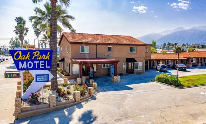 Monrovia Hotel | 325 m² Motel ∙ 4 guests