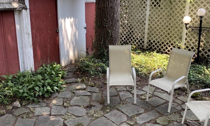 Lakeside Cottage | 325 Sycamore Charming two bedroom cottage in Lakeside!