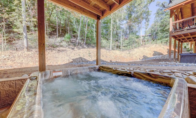 Gatlinburg Cabin | 326 m² Cabin ∙ 3 bedrooms ∙ 10 guests