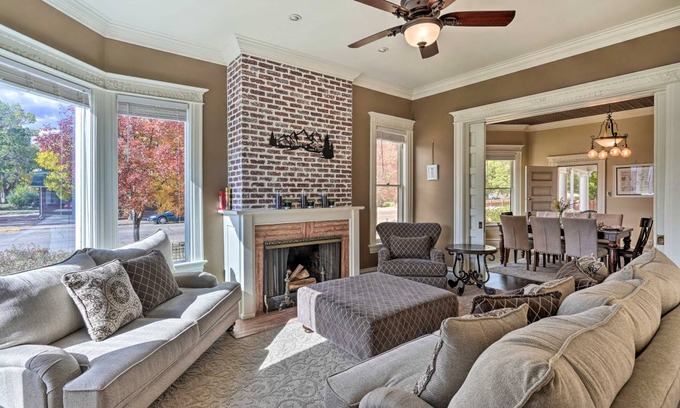 Canon City House | 330 m² House ∙ 4 bedrooms ∙ 12 guests
