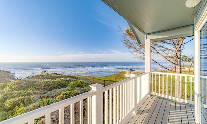 Gold Beach House | 330 m² House ∙ 4 bedrooms ∙ 6 guests