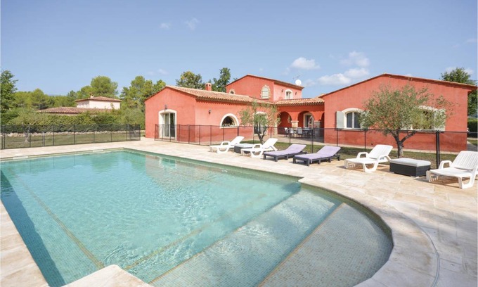 Callian House | 330 m² House ∙ 5 bedrooms ∙ 10 guests