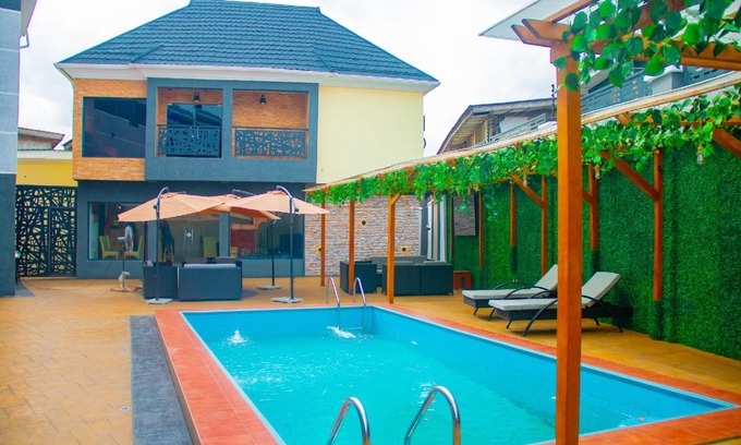 Somolu Apartment | 330 m² Serviced apartment ∙ 2 guests