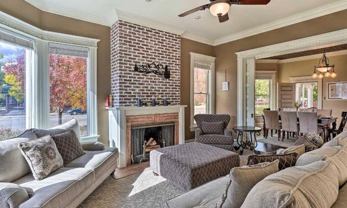 Canon City House | 331 m² House ∙ 4 bedrooms ∙ 12 guests