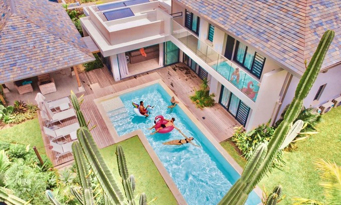 La Preneuse Resort | 333 m² Resort ∙ 4 bedrooms ∙ 127 guests