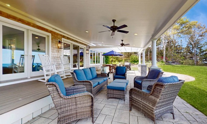 Plymouth House | 335 m² House ∙ 3 bedrooms ∙ 8 guests