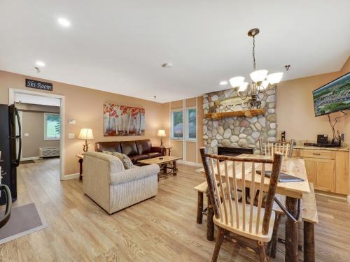 Boyne Falls Villa | 335E Mountain Villa
