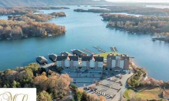 Huddleston Apartment | #338 Pointe - 2 Bedroom Lakefront Condo at Mariners SML