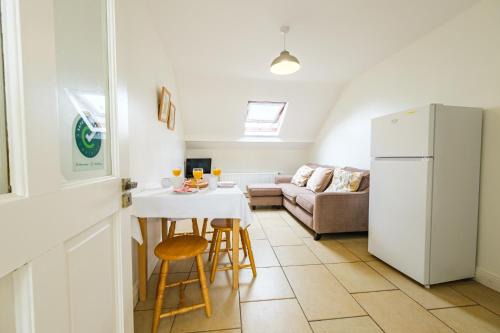 Trim Apartment | 33B Steepleview