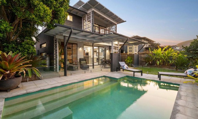 Mount Coolum House | 34 Boardrider Crescent
