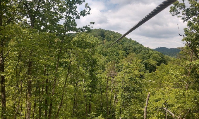 Marion House | 34' Luxury Camper on top of the Mountain with Gorgeous Views!