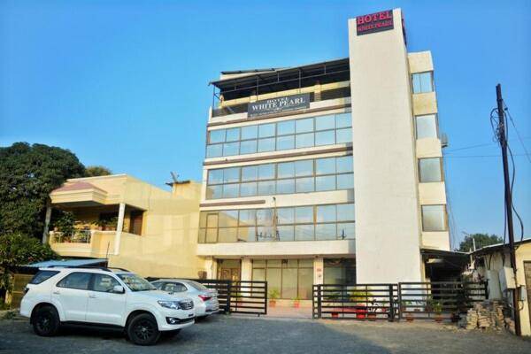 Jabalpur Hotel | 34 m² Hotel ∙ 4 guests