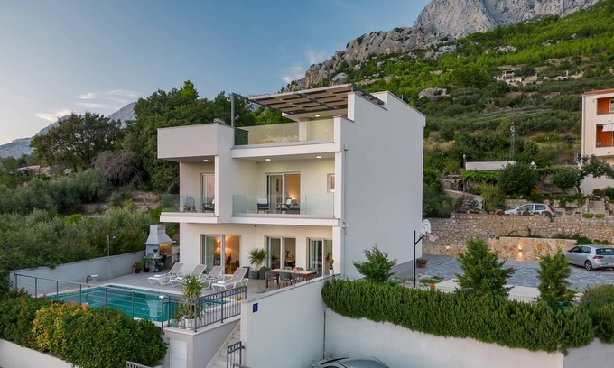 Krvavica Villa | 340 m² Villa ∙ 3 bedrooms ∙ 6 guests