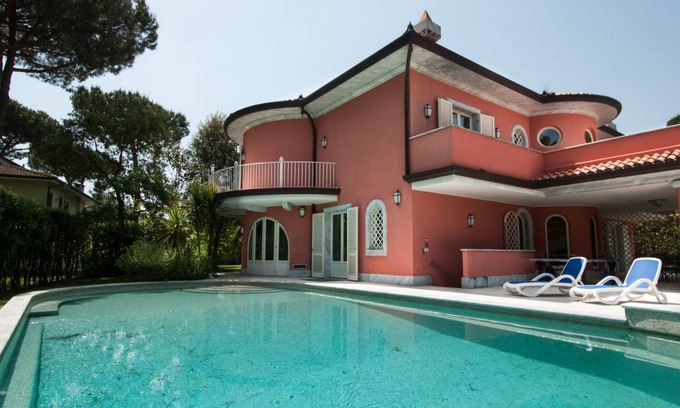 Forte dei Marmi Villa | 342 m² Villa ∙ 5 bedrooms ∙ 10 guests