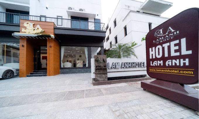 Hang Trong Hotel | 35 m² Hotel ∙ 3 guests