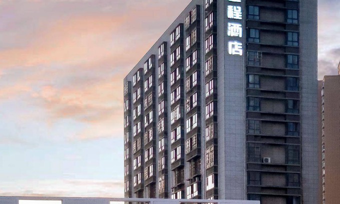 Weibin District Hotel | 35 m² Hotel ∙ 3 guests