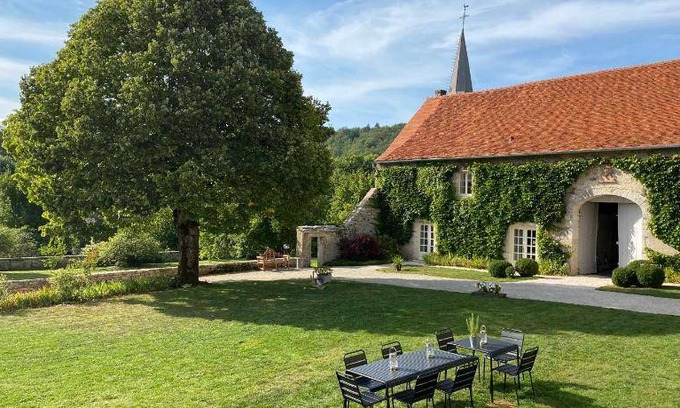 Lusigny-sur-Ouche Bed & Breakfast | 350 m² Bed and breakfast ∙ 5 bedrooms ∙ 13 guests