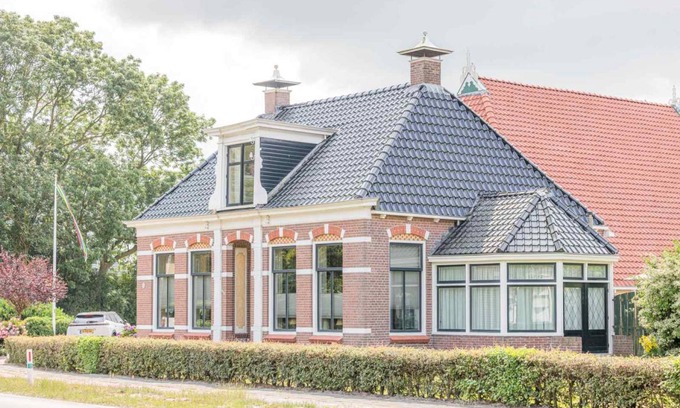 Oudeschoot House | 350 m² House ∙ 3 bedrooms ∙ 6 guests