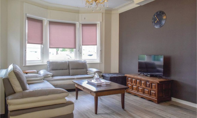 Adinkerke House | 350 m² House ∙ 4 bedrooms ∙ 10 guests