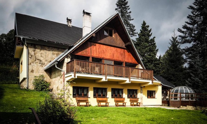 Stare Hamry Villa | 350 m² Villa ∙ 5 bedrooms ∙ 15 guests