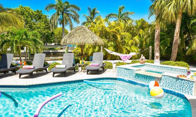 Anna Maria House | 351 m² House ∙ 5 bedrooms ∙ 12 guests