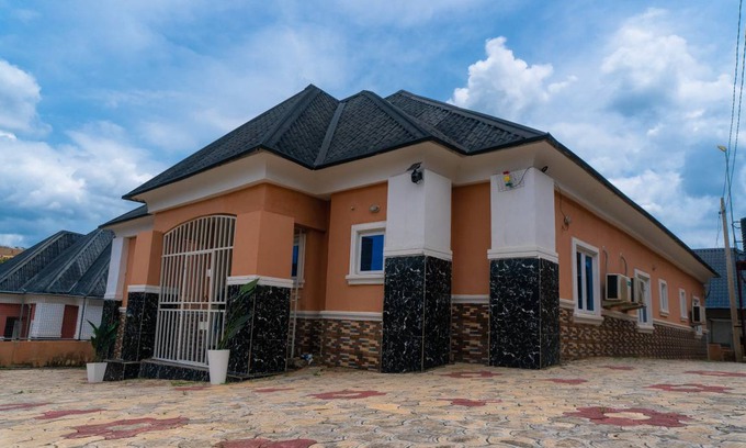 Enugu Apartment | 355 m² Apartment ∙ 3 bedrooms ∙ 6 guests