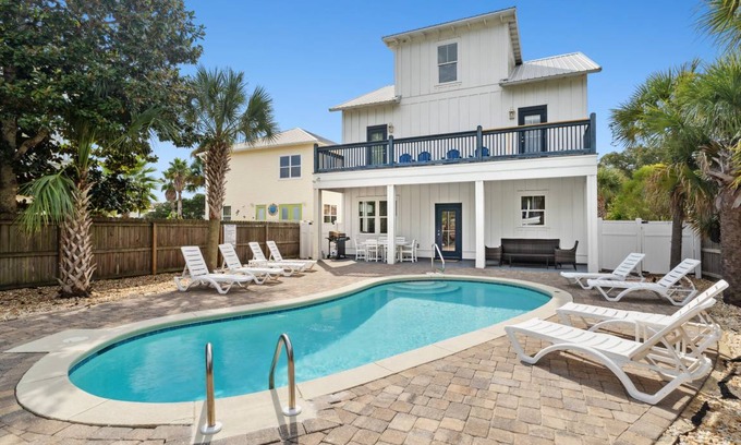 Crystal Beach House | 355 m² House ∙ 7 bedrooms ∙ 24 guests