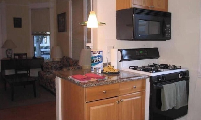 Downtown North Apartment | 357 #A 1bedrm/1bath,dwntwn,Stanford,park,AC Hardwd