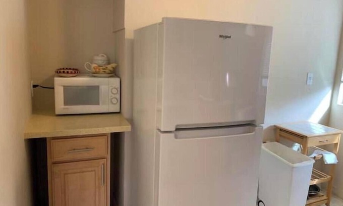 Downtown North Apartment | 357#D downtwn/Stanford 1bedroom/carport hardwd,A/C