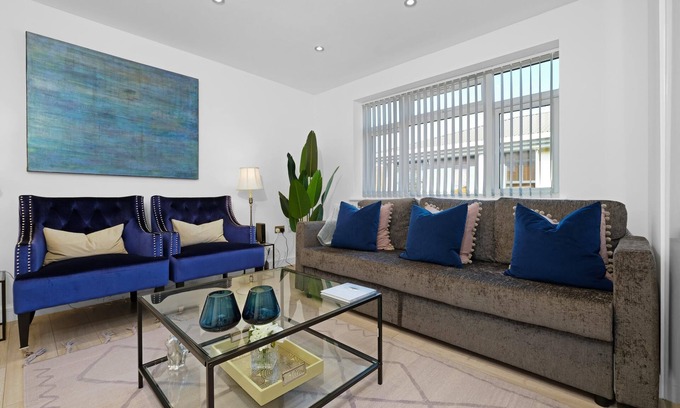 South Ruislip Apartment | 360 HA4 StMartins 04 - St Martins 2 Bedroom & 2 Bathroom Apt. 4 - Ruislip