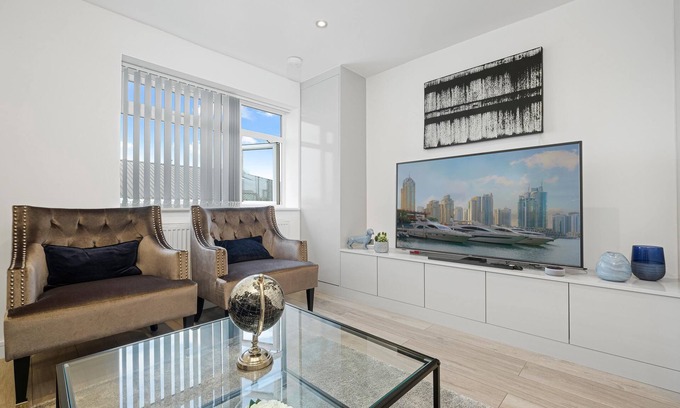 South Ruislip Apartment | 360 HA4 StMartins 10 - St Martins 2 Bedroom & 1 Bathroom Apt. 10 - Ruislip