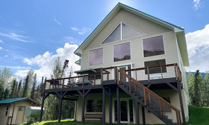 Cooper Landing Cabin | 360 mountain views- Cozy cabin with room for all