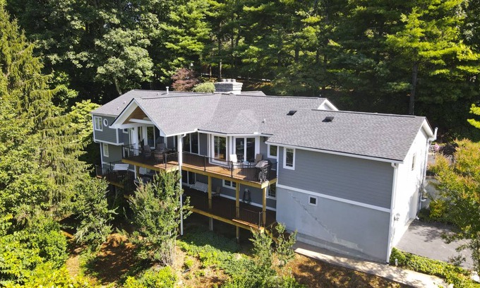 Laurel Park House | 362 m² House ∙ 3 bedrooms ∙ 14 guests