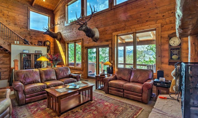 Michigan Hill House | 362 m² House ∙ 4 bedrooms ∙ 8 guests