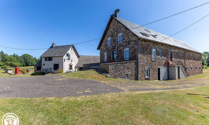 Saint-Sauves-d'Auvergne House | 369 Domaine de Lavaux