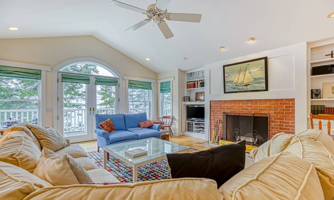 Seal Cove House | 369 m² House ∙ 4 bedrooms ∙ 8 guests