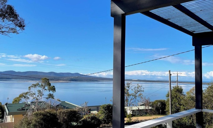 Mallacoota House | 37 - 39 Karbeethong Avenue, Mallacoota