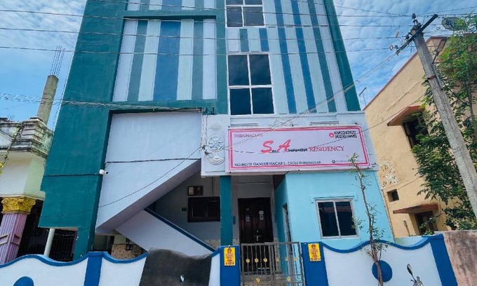 Thirunallar Hotel | 37 m² Hotel ∙ 6 guests