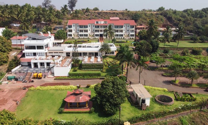 Ganpatipule Resort | 37 m² Resort ∙ 2 bedrooms ∙ 4 guests